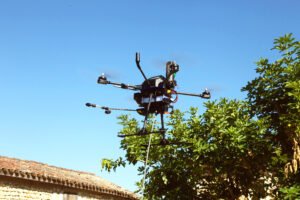 Nettoyage et pulvérisation sur toiture et façades par drones en Charente-Maritime et Gironde