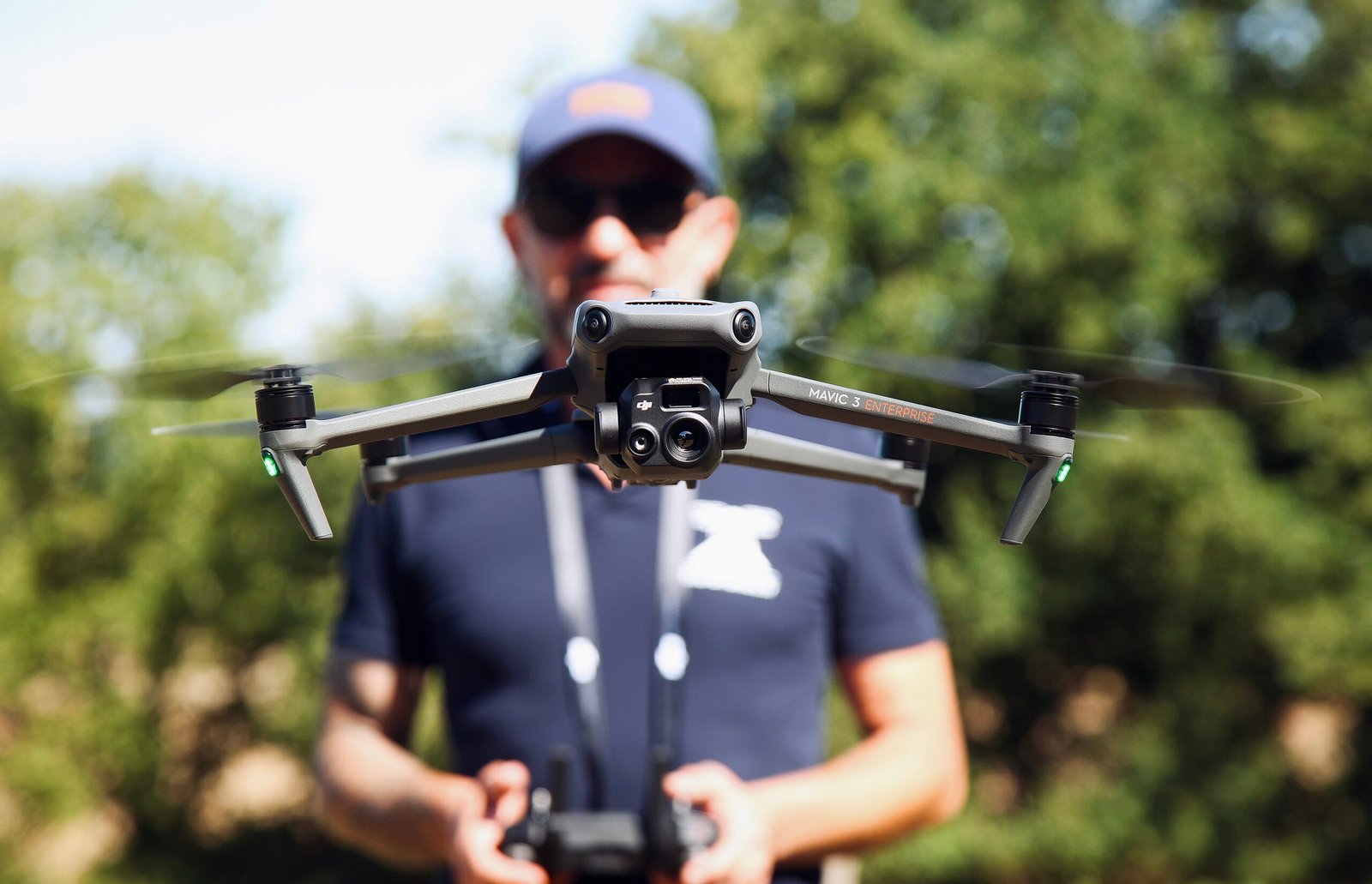 Nettoyage professionnel de panneaux solaires par drone en Nouvelle-Aquitaine