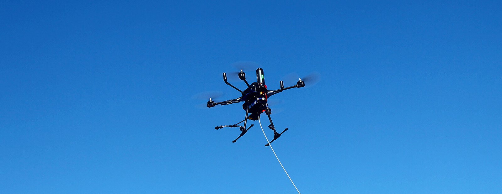 Nettoyage et démoussage de toiture par drone en Nouvelle-Aquitaine