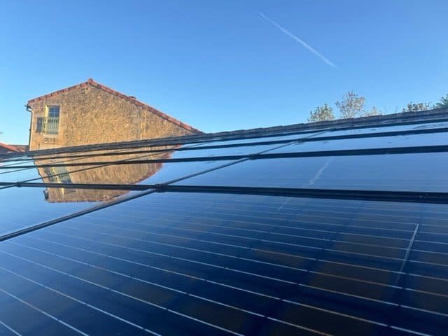 Nettoyage panneaux solaires par drone