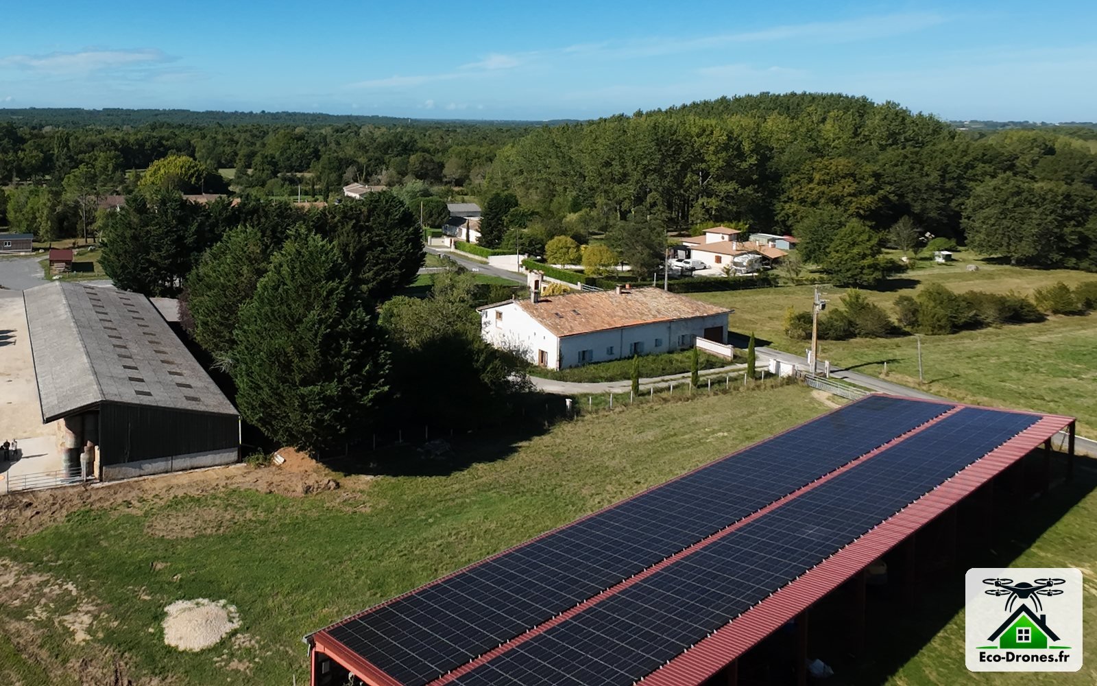 Nettoyage de panneaux solaires par drone à l'eau osmosée en Nouvelle-Aquitaine